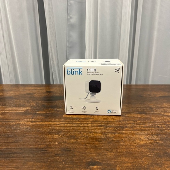 New Blink Mini Indoor Plug-In Smart Security Camera Day & Night Two-Way White - Picture 5 of 7